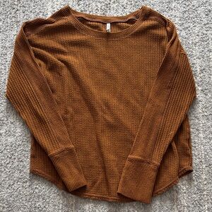 Mudd Women's Textured Long Sleeve Top - Rust